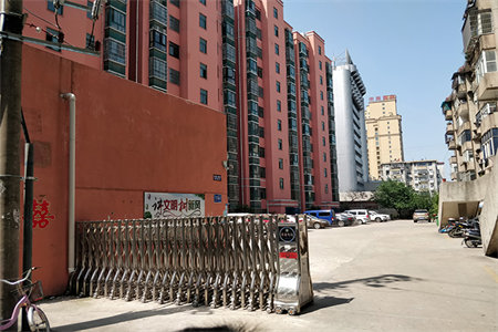 诺贝尔城7楼155平四室带储藏室109万